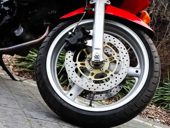 Motocykl Suzuki SV650S czerwony 13000 km.