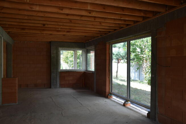 Nowoczesny parterowy dom blisko lasu