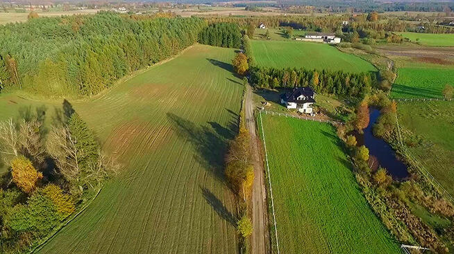 Działki pod zabudowę z prywatnym lasem.