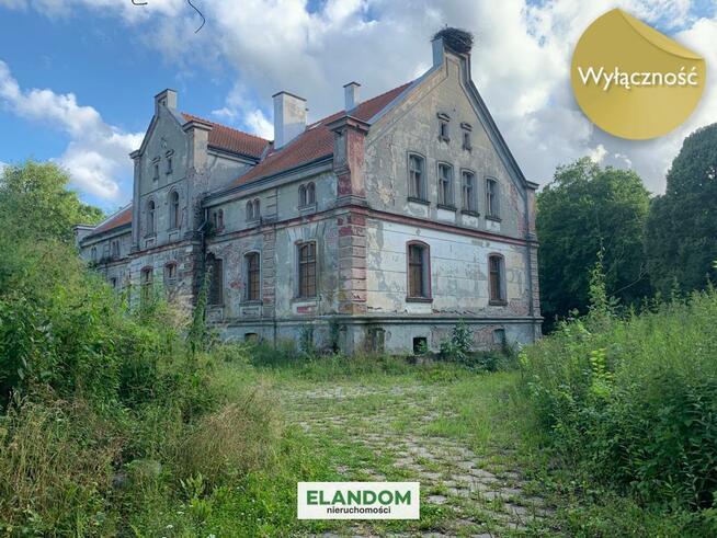 Zabytkowy zespół dworsko-parkowy na Mazurach