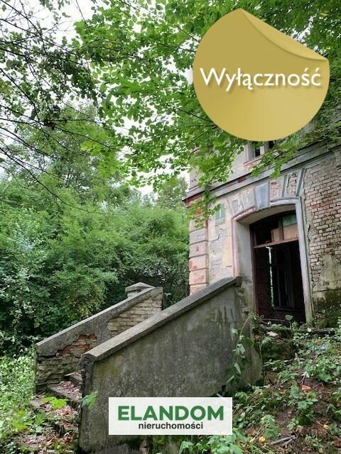 Zabytkowy zespół dworsko-parkowy na Mazurach