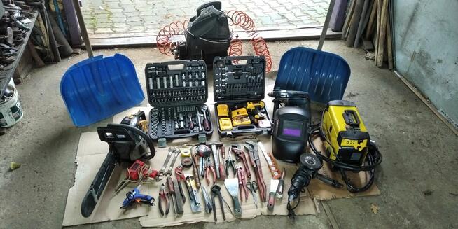 KOSZE TRAWY CHODNIKI STADIONY HOTELE PARKINGI POSESJE