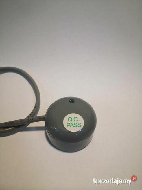 Bezdotykowy czujnik poziomu cieczy