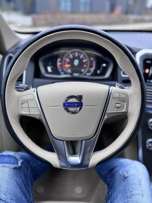 Volvo Xc60 2.0 306km niebieski 2015r. jasne skóry szyberdach
