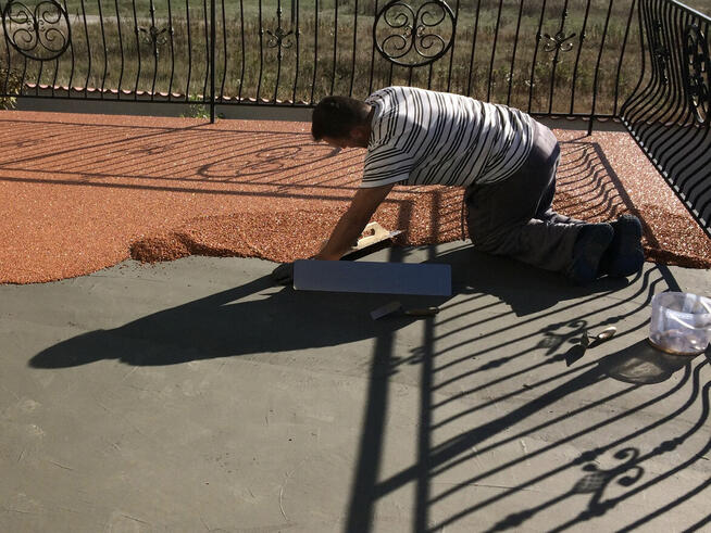 żywica na balkon taras schody kamienny dywan