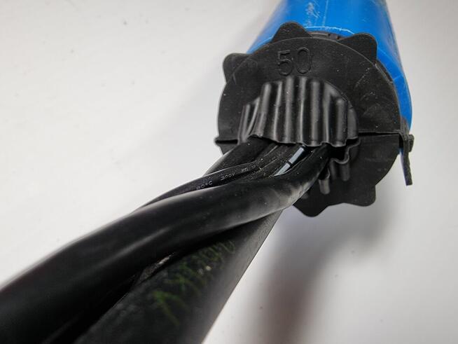 Czopowy wkład uszczelniający do rur kablowych osłonowych 50