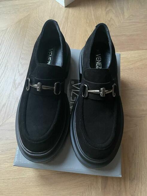 Sprzedam mokasyny czarne zamszowe nowe.