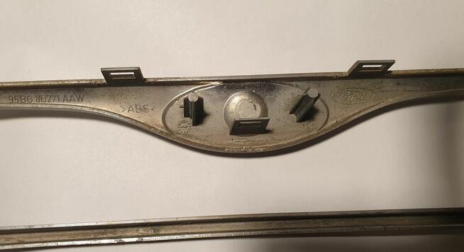 Atrapa gril wlotu powietrza Ford Mondeo 1994