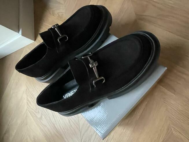 Sprzedam mokasyny czarne zamszowe nowe.