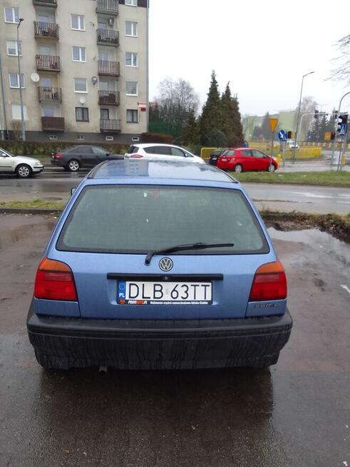 Sprzedam Volkswagena Golfa.3 rok 1993.poj.1.8.cena.2100zl.