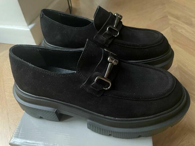Sprzedam mokasyny czarne zamszowe nowe.