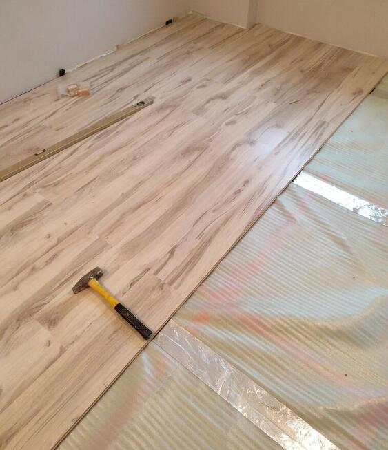 Układanie paneli podłogowych winylowych. Wolne Terminy!