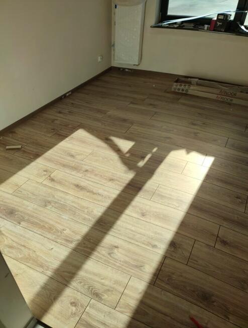 Układanie paneli podłogowych winylowych. Wolne Terminy!