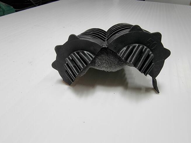 Czopowy wkład uszczelniający do rur kablowych osłonowych 50