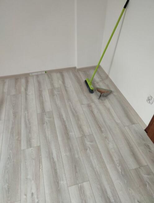 Układanie paneli podłogowych winylowych. Wolne Terminy!