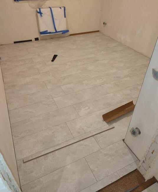 Układanie paneli podłogowych winylowych. Wolne Terminy!