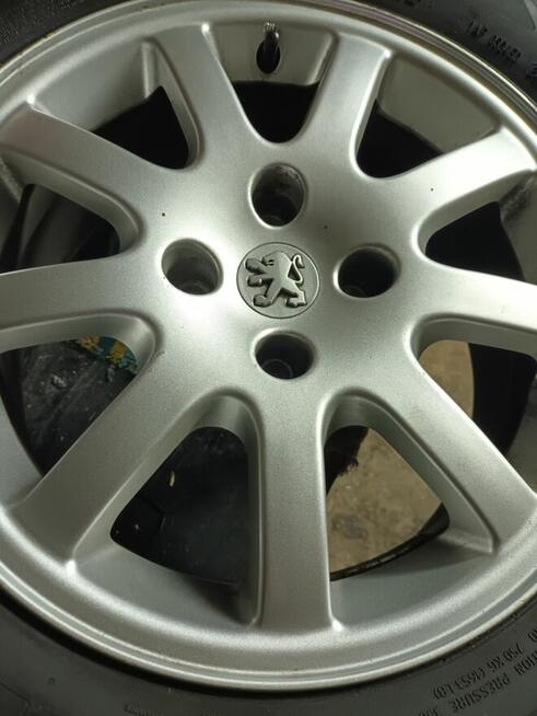 Opony letnie z felgami aluminiowymi do peuegota 2008