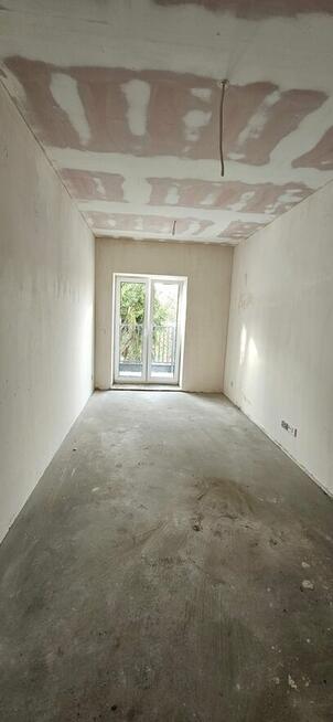 sprzdam ładny domek z ogródkiem i miejscami parkingowymi