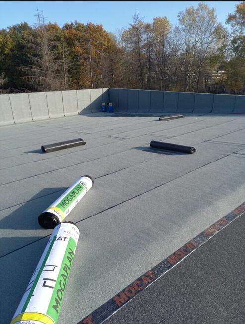 Dekarz .Dachy płaskie z technologii pap termozgrzewalnych.