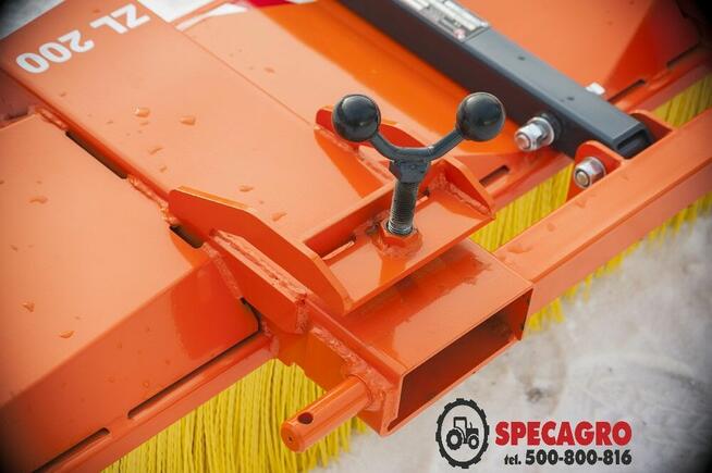 Zamiatarka do powierzchni betonowych na widły od wózka !