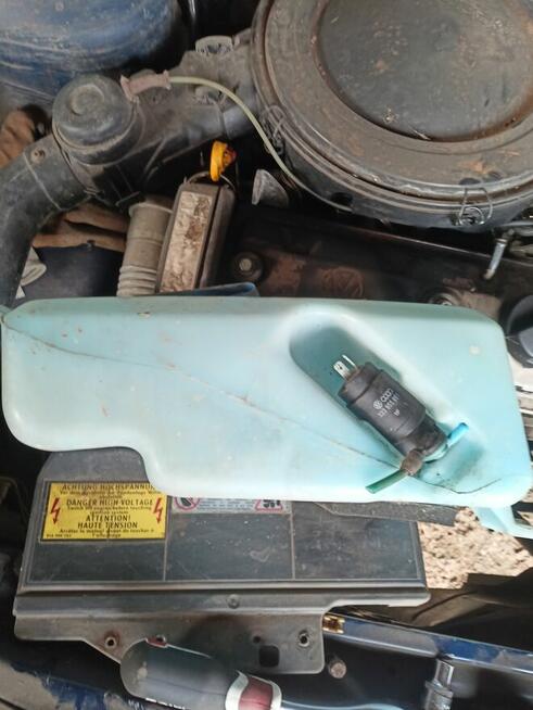 Zbiornik do spryskiwaczy VW Polo Fox 86.r. z pompką