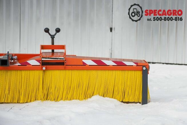 Zamiatarka do powierzchni betonowych na widły od wózka !