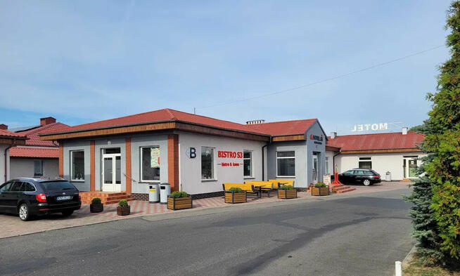 Motel z automatyczną recepcją i lokalem gastronomicznym