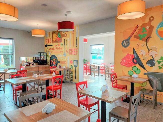 Motel z automatyczną recepcją i lokalem gastronomicznym