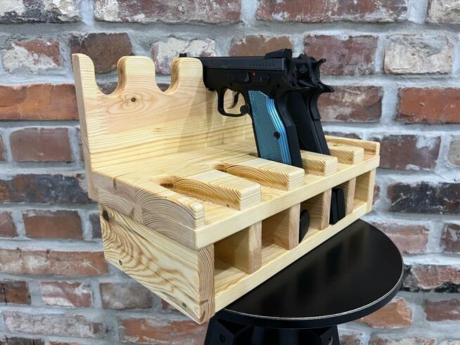 Drewniany stojak na broń krótką