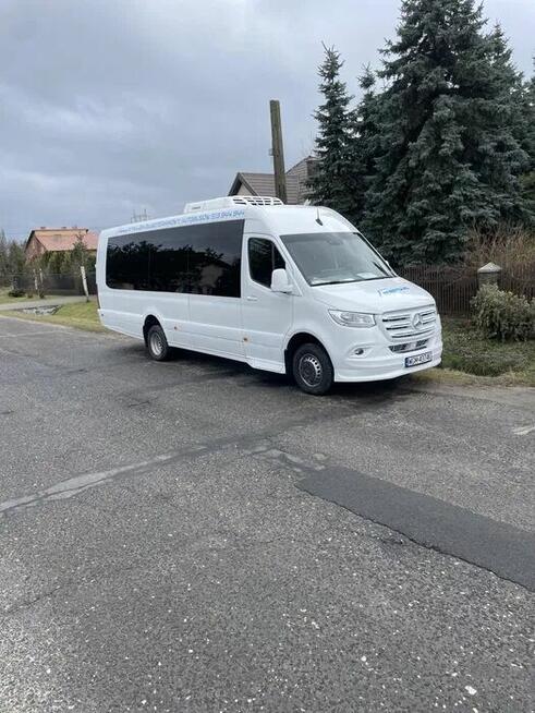 Przewozy pracownicze przewóz osób wycieczki wesela