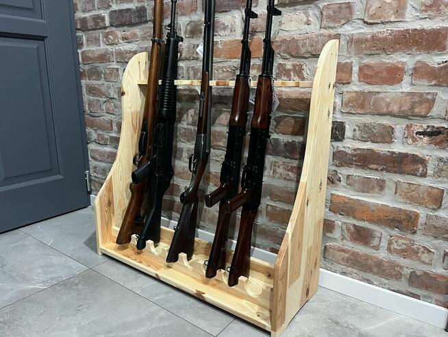 Drewniany stojak na broń krótką