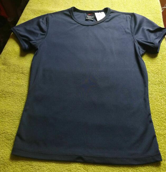 Bluzka sportowa Nike. 8/9 lat.
