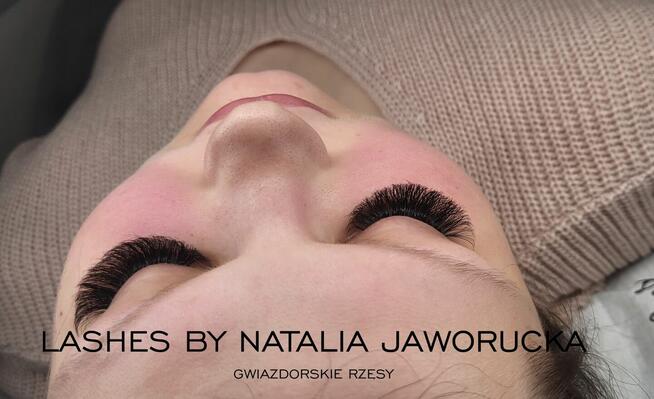 Stylizacja rzęs i brwi