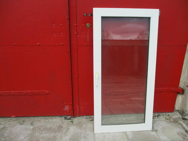 Okna ścienne plastikowe cena za 1- dną szt