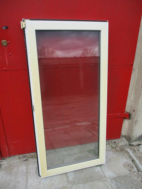 Okna ścienne plastikowe cena za 1- dną szt