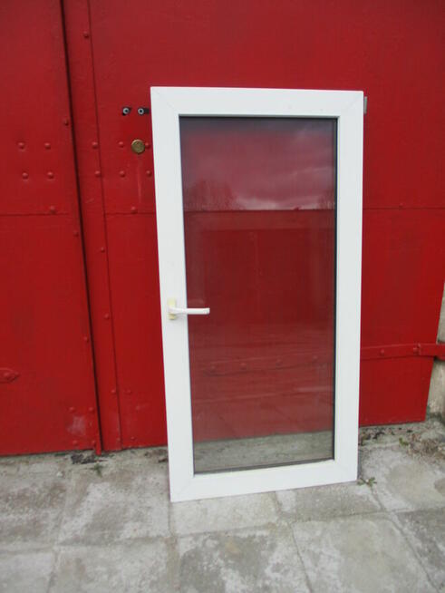 Okna ścienne plastikowe cena za 1- dną szt