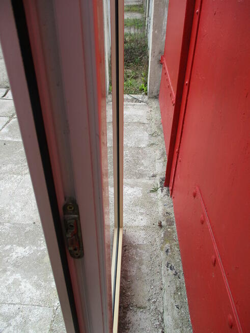 Okna ścienne plastikowe cena za 1- dną szt