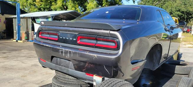 Dodge challenger , Mustang czesci