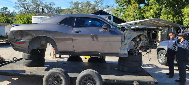 Dodge challenger , Mustang czesci