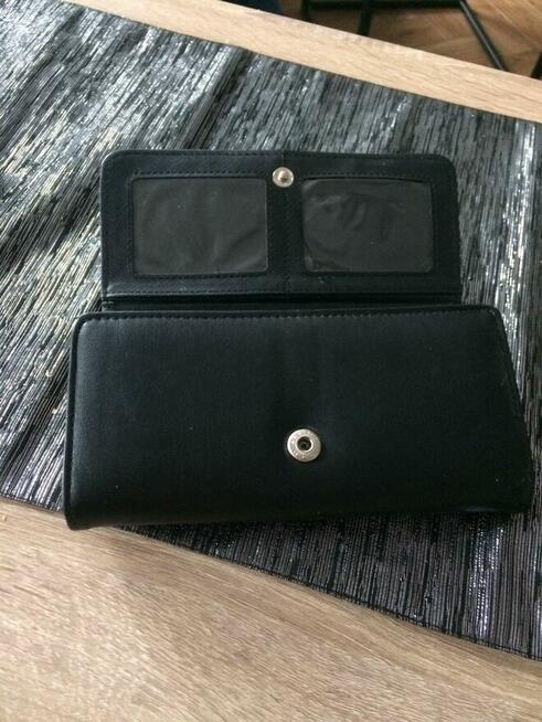 Bardzo Ładny Czarny Damski Portfel. Polecam.