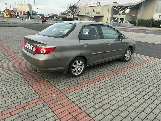 Honda City 1.4 benzyna gaz. 2007. Komplet opon zimowych
