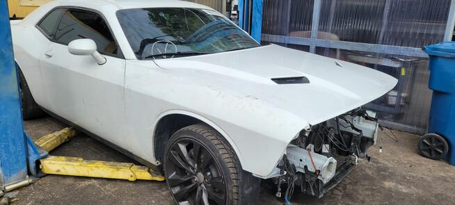 Dodge challenger , Mustang czesci