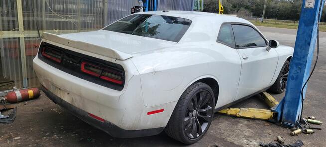 Dodge challenger , Mustang czesci