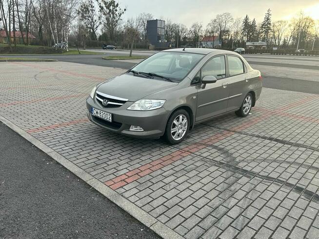 Honda City 1.4 benzyna gaz. 2007. Komplet opon zimowych