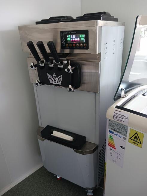 Wynajmę wraz z miejscem Przyczepa gastronomiczna lody gofry