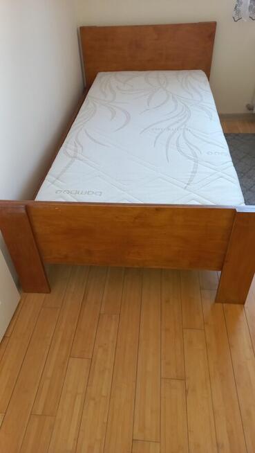 Sprzedam stół, biurko. komodę i łóżko drewniane