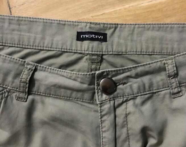 Krótkie spodenki motivi roz. 38