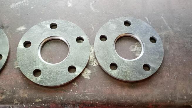 dystanse do felg i śruby