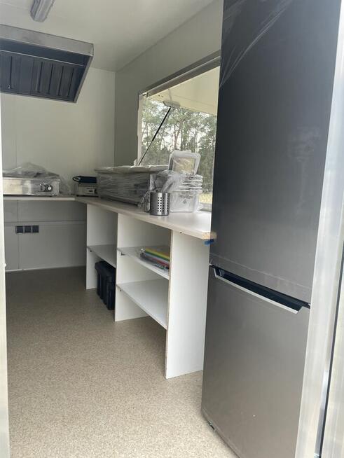 Przyczepa gastronomiczna 3,5m NOWA