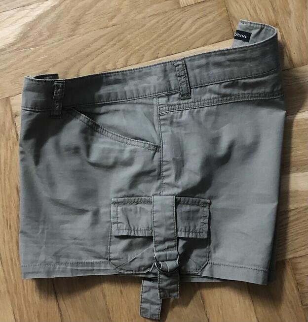 Krótkie spodenki motivi roz. 38